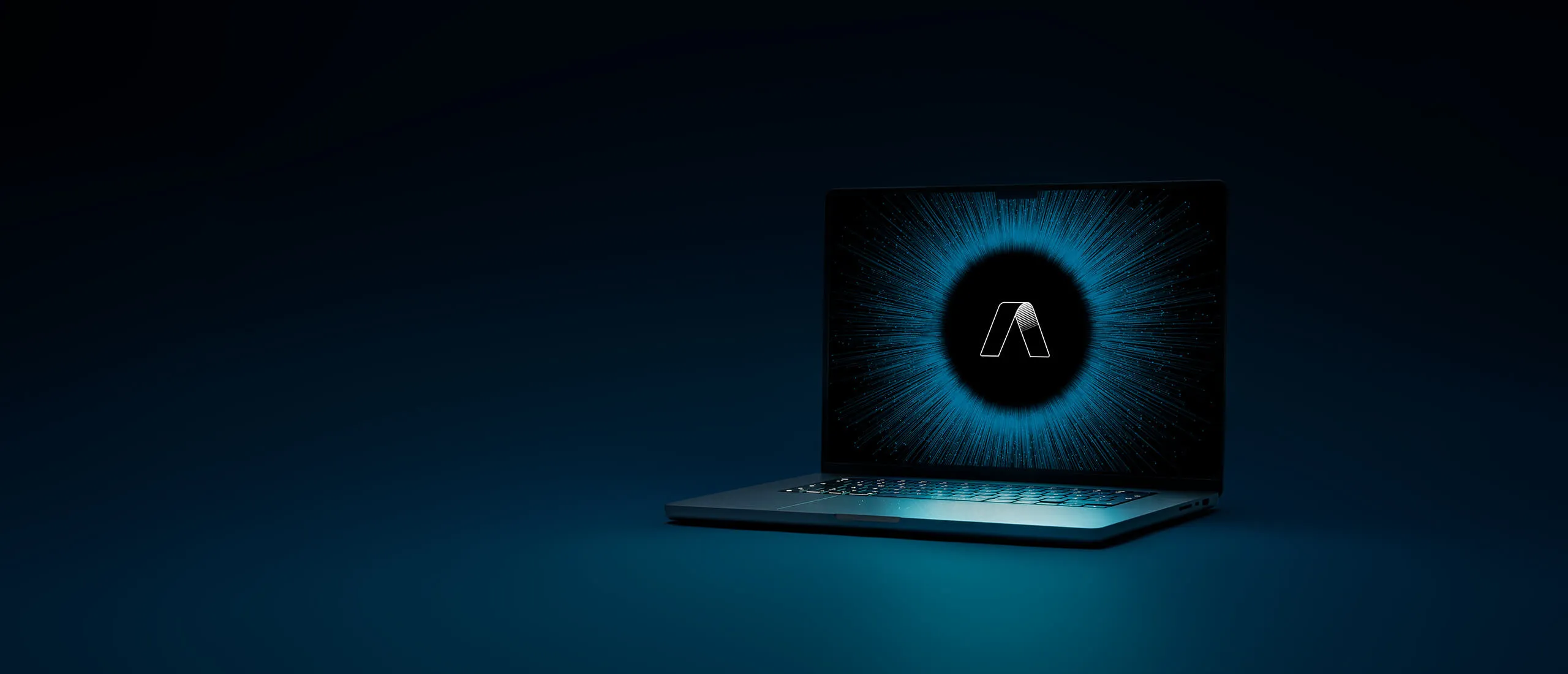 Aufgeklappter Laptop mit leuchtendem Logo der ad hoc Gruppe auf dem Bildschirm