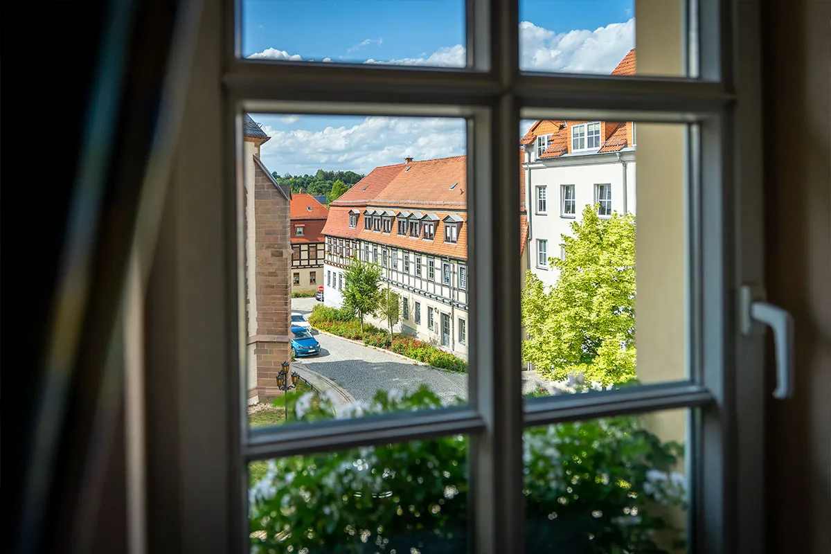 Blick aus dem Hotelfenster auf den historischen Marktplatz