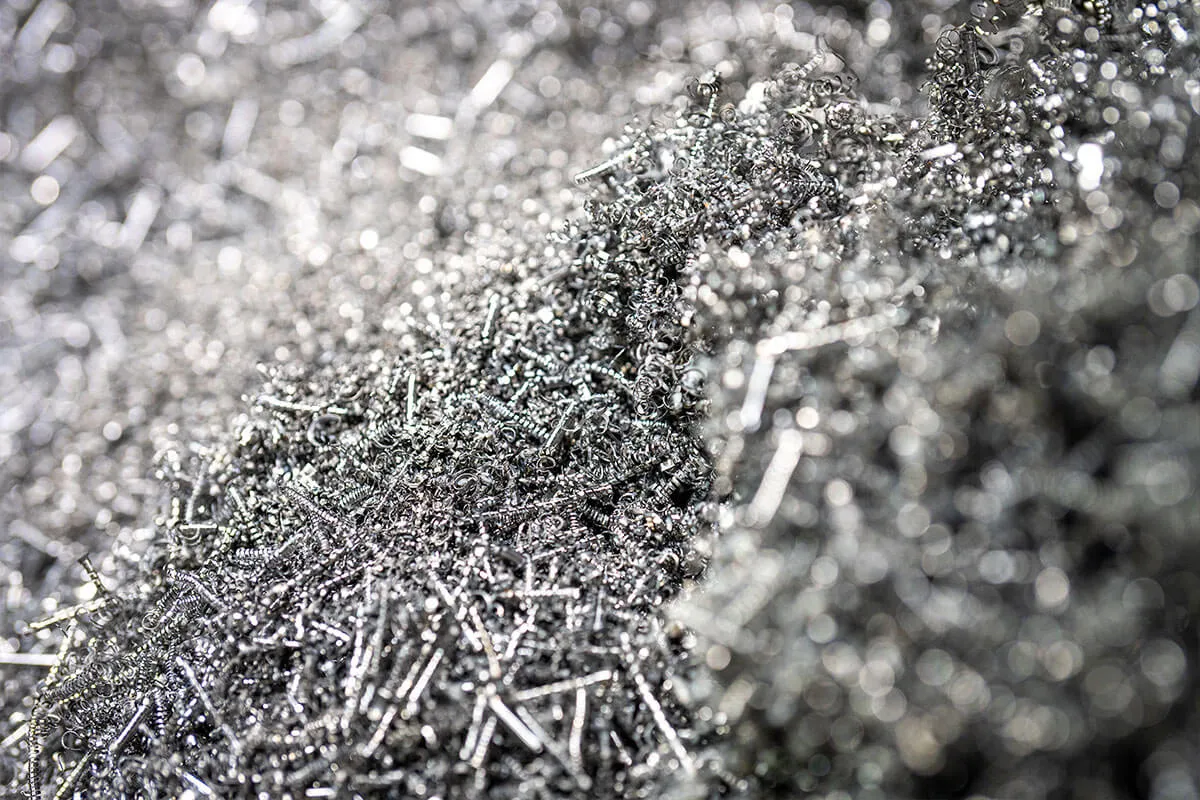 Detailaufnahme: Metallspäne aus der Zerspanung